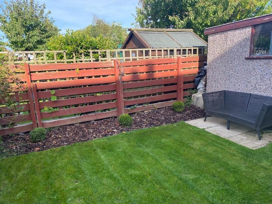 Lovely Semi-Beach 2X Pubs -5 Min Walk-Pets Welcome-Parking-Garden Scalby  Luaran gambar