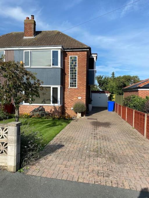 Lovely Semi-Beach 2X Pubs -5 Min Walk-Pets Welcome-Parking-Garden Scalby  Luaran gambar